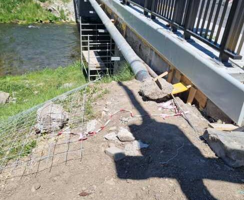 Prefabrikované ochranné římsy při rekonstrukcích mostů