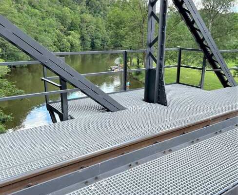 Kompozitní materiály na železničních stavbách pro delší životnost bez údržby