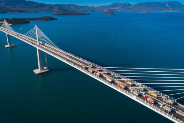 Skupina Zumtobel dodala osvětlení pro nový most Pelješac v Chorvatsku