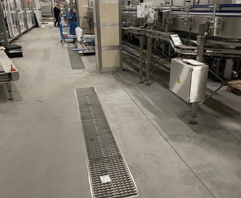 Nerezové odvodnění v pivovaru Budvar i v nemocniční kuchyni