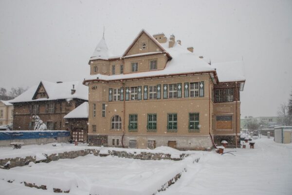 Na Grossmannově vile se skví zbrusu nová střecha i fasáda