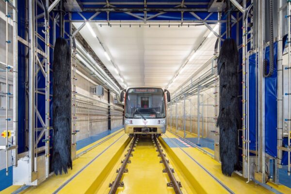 Odolné keramické obklady byly pro myčku metra jasnou volbou