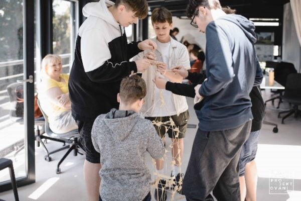 Škola projektování oslavila rok fungování a pokračuje v podpoře vzdělávání a rozvoje mladé generace