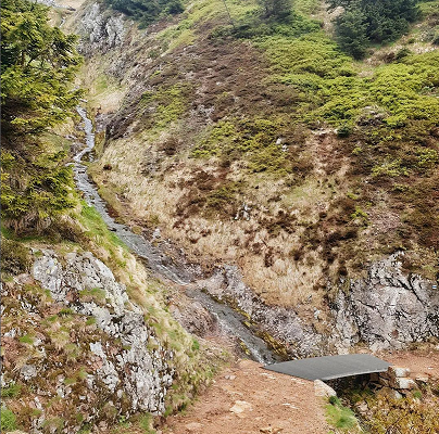 Krkonoše budou mít nové lávky, postavili je studenti a studentky Fakulty architektury ČVUT