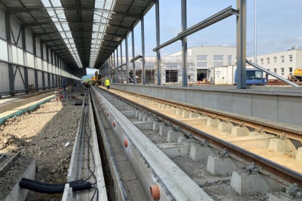 Vysokokapacitní žlaby MEA netradičně u fekální koleje