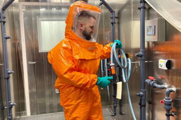 Dekontaminační komory s nerezovým odvodněním MEA