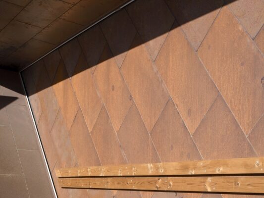 Podchod a zastávky Místecká v Ostravě