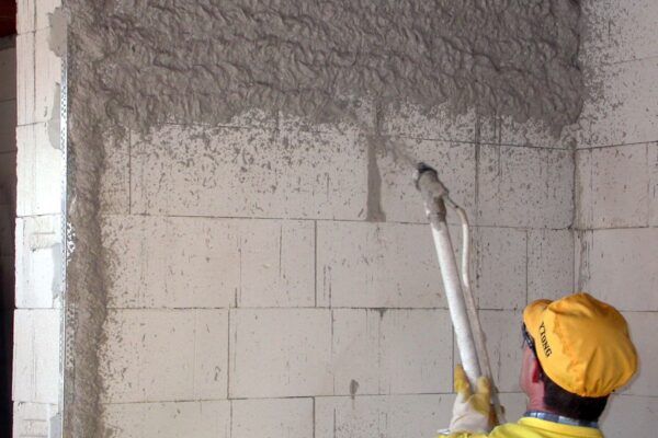 Vnitřní akustická omítka Ytong zlepšuje akustiku