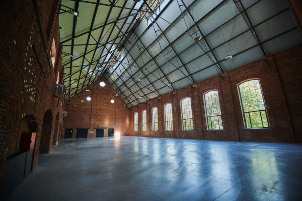 Konverze sklářské haly v Josefově Dole – Huť Marie