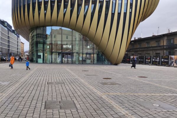 Tři budovy s odvodněním MEA